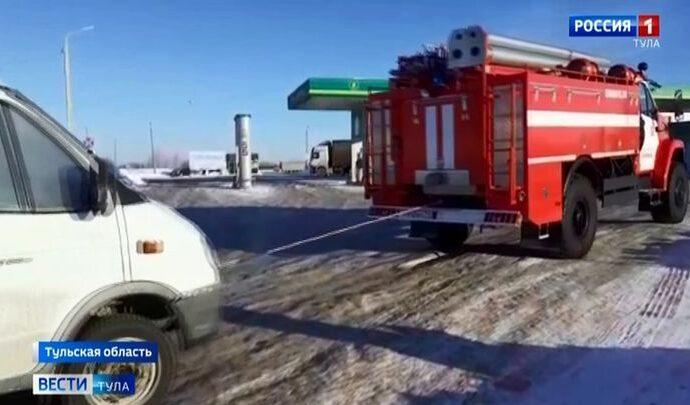 Заокские спасатели помогли замерзающим на трассе М-2