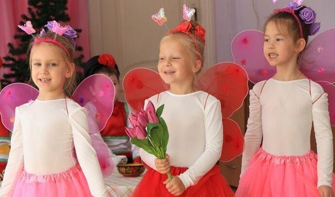 В Новомосковске дошколята представили мюзикл «Муха-цокотуха»