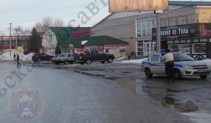 В Донском девушка попала под машину