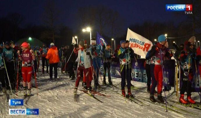 В ночной гонке в Туле состязались около 600 лыжников
