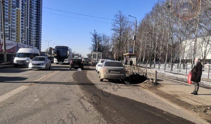 Машина сбила подростка на пешеходном переходе в Туле