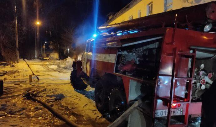В Алексине пожарные спасли из огня двух человек