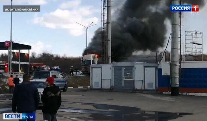 В Туле у грузовика загорелся бензобак