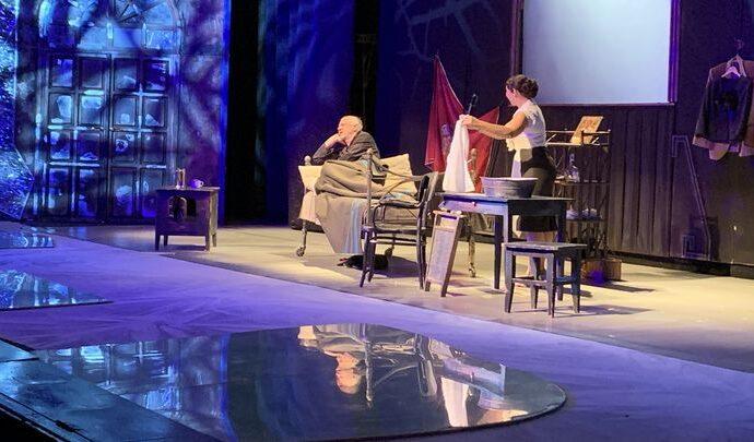 Алексей Дюмин посетил спектакль старейшего в стране театра