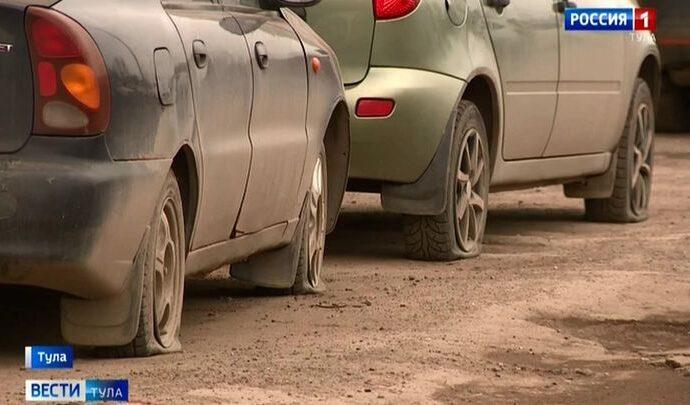 В Туле злоумышленник проколол шины в 20 автомобилях