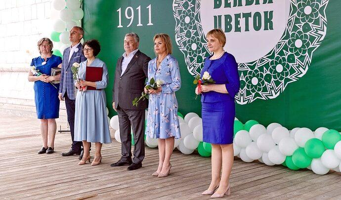 На Казанской набережной города Тулы прошла благотворительная акция«Белый цветок»