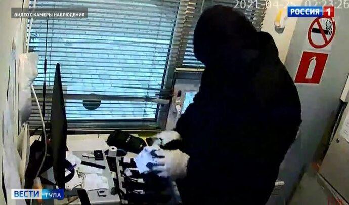 Тульские полицейские задержали подозреваемых в грабежах на заправках