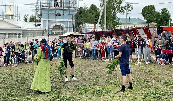 XVIII Международный фестиваль крапивы прошел в селе #Крапивна Щёкинского района Тульской области.