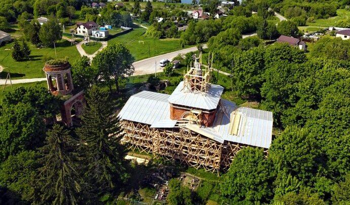 Усадьба Давыдовых и Спасский храм в селе Аксиньино Венёвского района