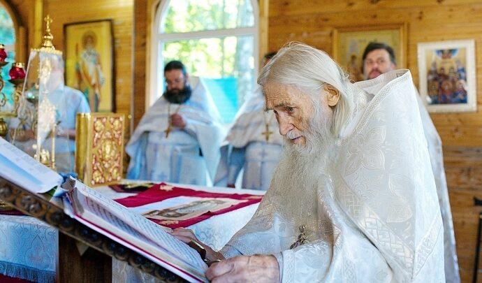 В Новомосковске совершил литургию духовник Патриарха схиархимандрит Илий
