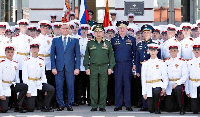 Сергей Шойгу и Алексей Дюмин поздравили первых тульских выпускников-суворовцев