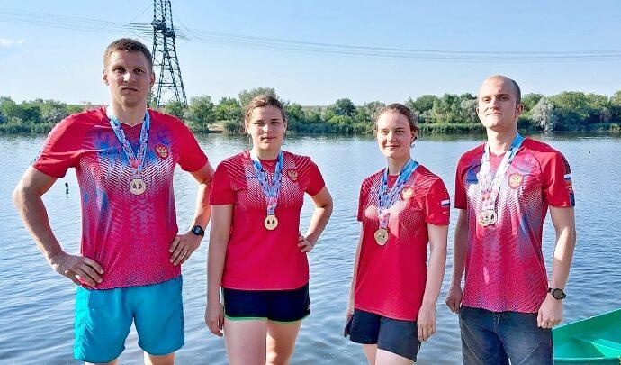 Тульские пловцы в ластах поедут на чемпионат мира Тульские пловцы в ластах на открытой воде Павел Дудченко, Валерия Соломатина, Надежда Гречишкина и Иван Клюев