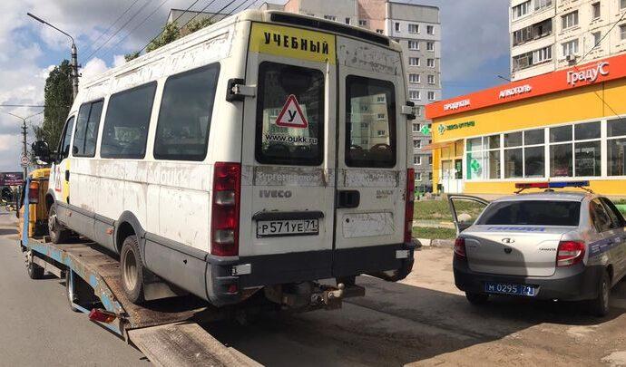 В Туле будущих водителей автобуса готовили на опасной технике