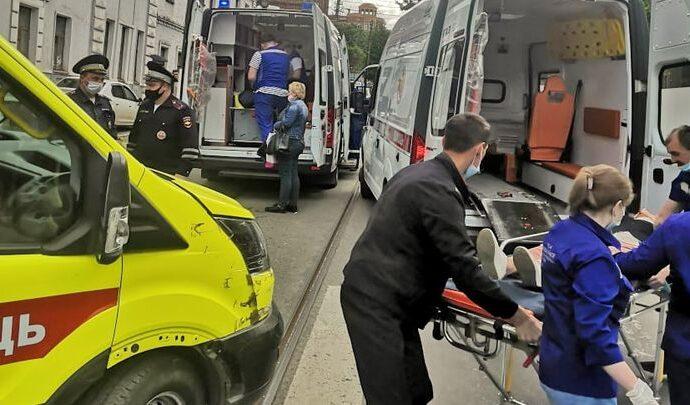 В Туле водитель «Логана» сбил на тротуаре детей