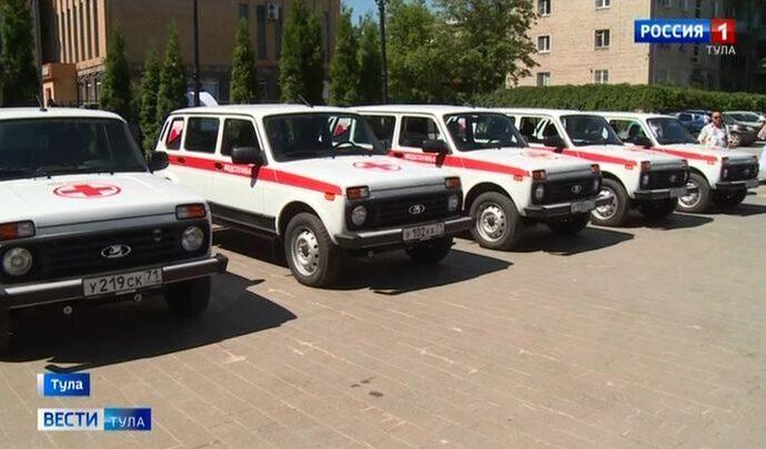 Сельские фельдшеры к празднику получили новые «Нивы»