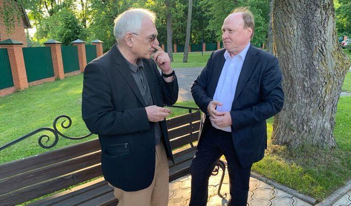 Карен Шахназаров представил тулякам отреставрированного «Курьера»