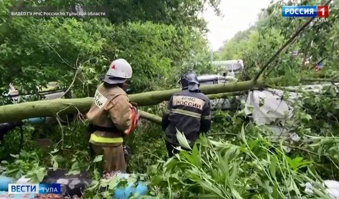 Ураган заставил потрудиться спасателей в Узловой