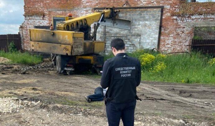 В Плавском районе водитель погиб под колёсами своего экскаватора