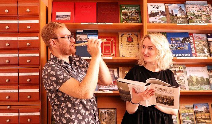 Новомосковские библиотекари запустили фотопроект «СемьЯ и Книга»