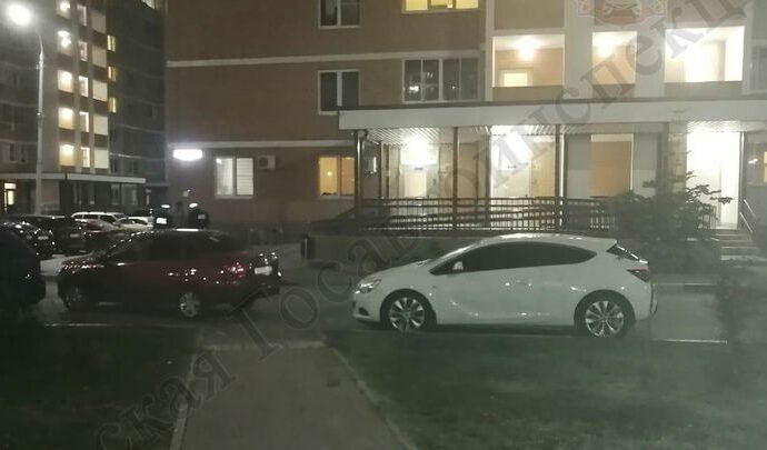 Мальчик попал под машину во дворе тульского ЖК