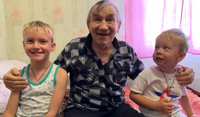 В Тульской области стартовала акция «Поздравь бабушку и дедушку»