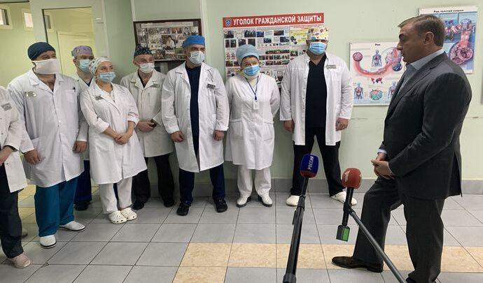 Алексей Дюмин встретился с алексинскими медиками