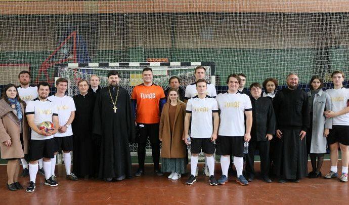 Тульские семинаристы сыграли в футбол на турнире имени святого Кукши