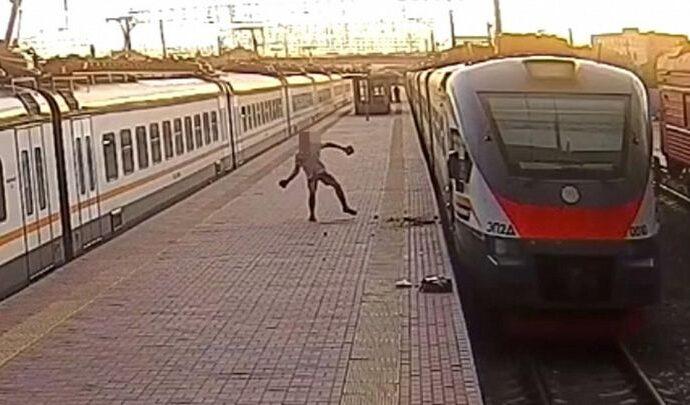 Туляк выместил свой гнев на электричке
