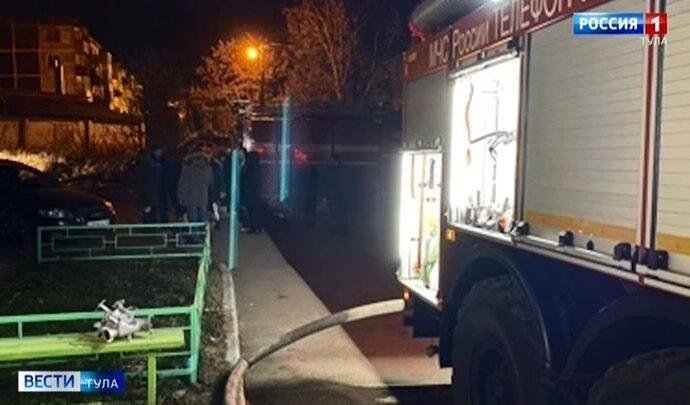 Пожарные вывели 15 человек из дома в Ефремове