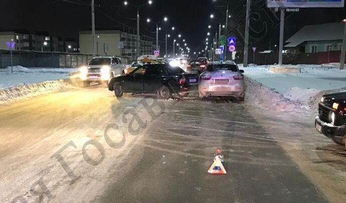 В Новомосковске водителя «Приоры» увезли в больницу с места ДТП