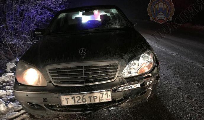 В Щёкинском районе водитель выехал на встречку и сбил пешеходов. Женщина погибла