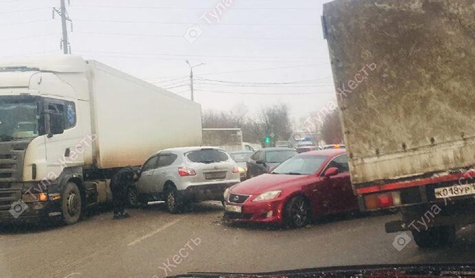 Замес из машин произошел в Щегловской засеке