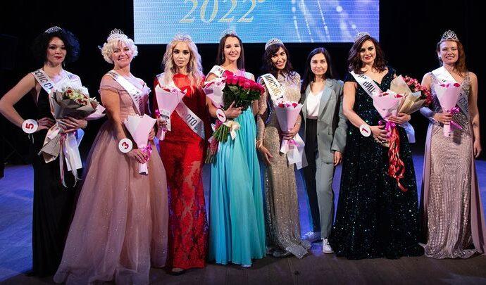 Карина Иванова получила корону победительницы конкурса «Миссис Тула 2022»