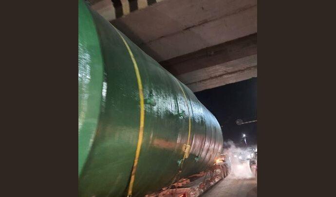 Грузовик с бочкой не прошёл под мостом в Щёкино