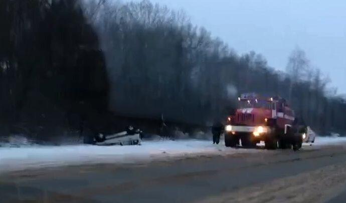 Внедорожник улетел в кювет на трассе М2 под Тулой