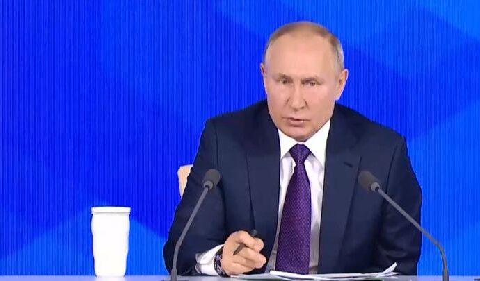 Владимир Путин рассказал о связи социальных расходов и инфляции