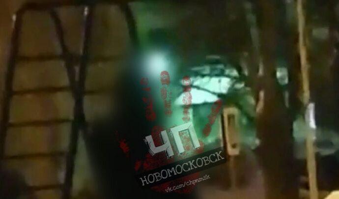 В Новомосковске на детской площадке повесился мужчина