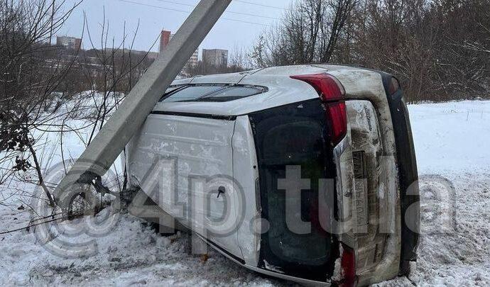 Тульским водителям помешали электрические столбы