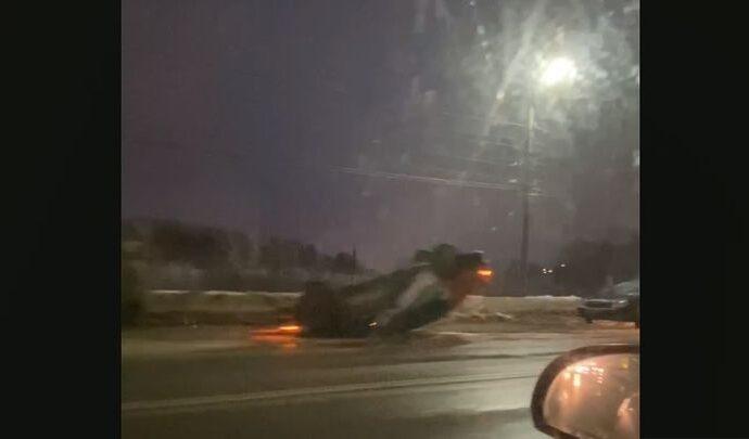 В Туле на Рязанке перевернулась машина каршеринга