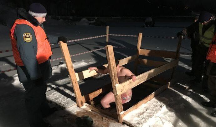 Более 4600 погружений в купели насчитали тульские спасатели за ночь