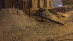 В Алексине УК было поручено почистить крышу дома от снега и наледи. В тот же вечер кровля рухнула