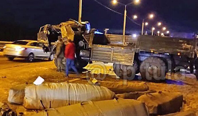 Сразу два ДТП с большегрузами произошли на M2 в Тульской области. Пострадали пять человек