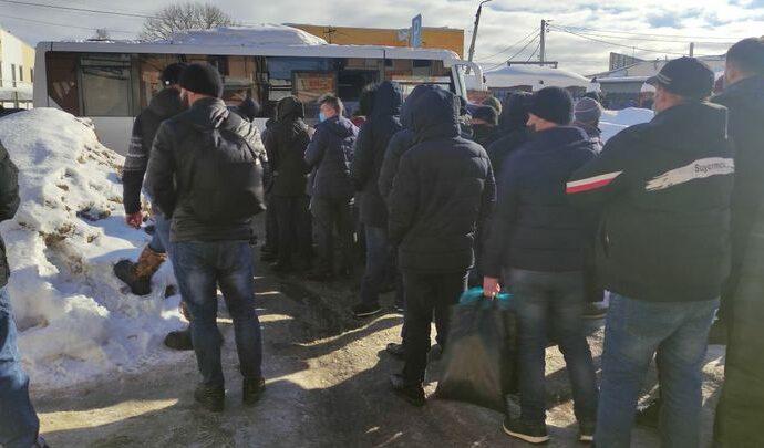 Тулячка фиктивно поставила на учет 8 иностранцев