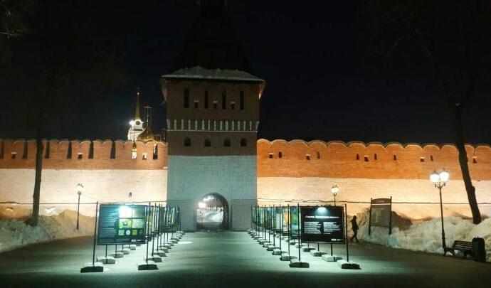 "Пластик. Одноразовая планета". В кремлевском сквере открылась выставка о проблемах экологии