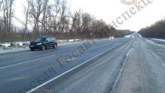 Четырех пешеходов сбили на дорогах области за выходные. Трое погибли