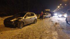 В массовой аварии на М-2 пострадали 8 человек. Движение на трассе восстановлено (фото)