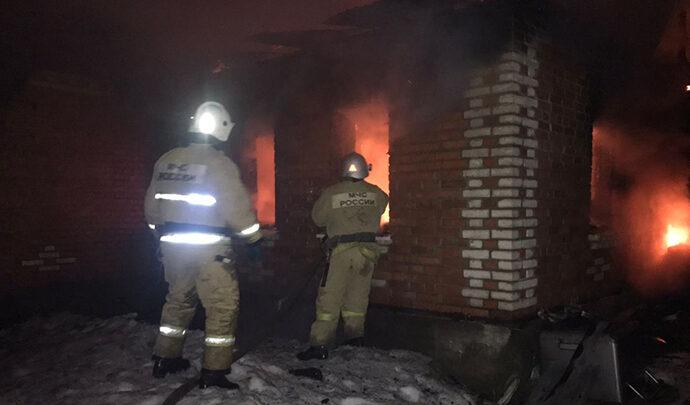 Один погибший и один пострадавший: в Киреевском районе сгорел дом