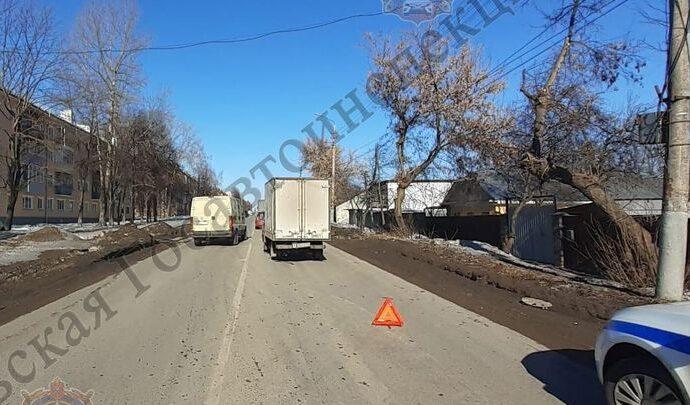 На улице Кутузова в Туле женщина попала под машину