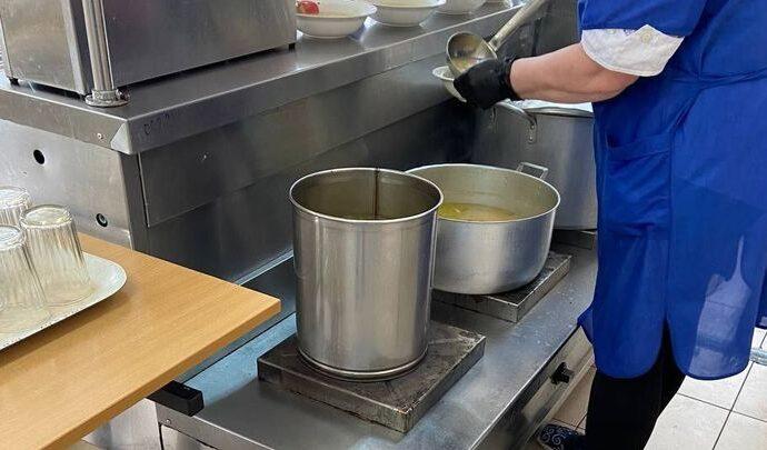Посуда со сколами и запрещённые кастрюли: результаты проверки школьных столовых Новомосковска