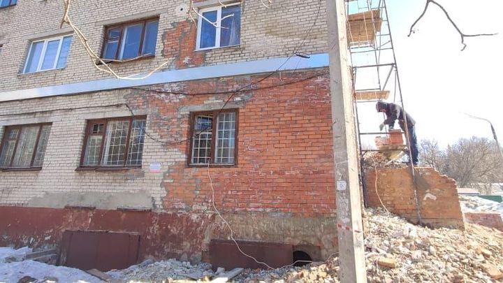 В Новомосковске прокуратура не дала жилому дому разрушиться окончательно